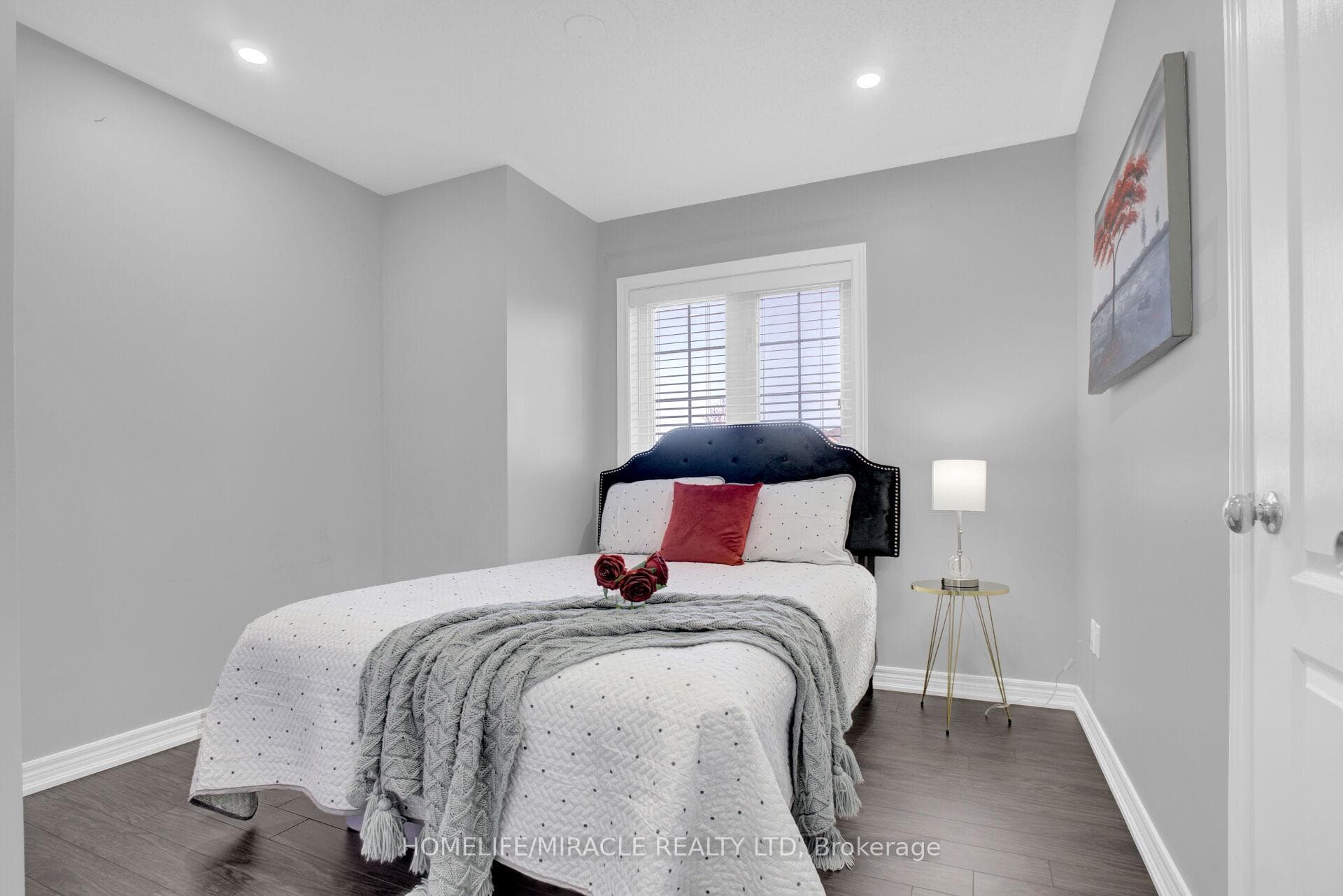 2 Tobermory Crescent photo 31