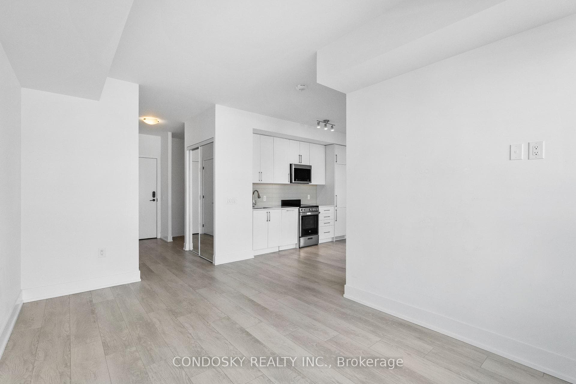 2450 Old Bronte Road Unit 205 photo 4