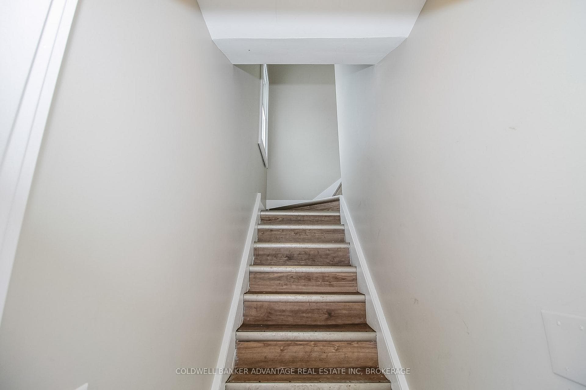 181 Welland Street Unit UPPER photo 2