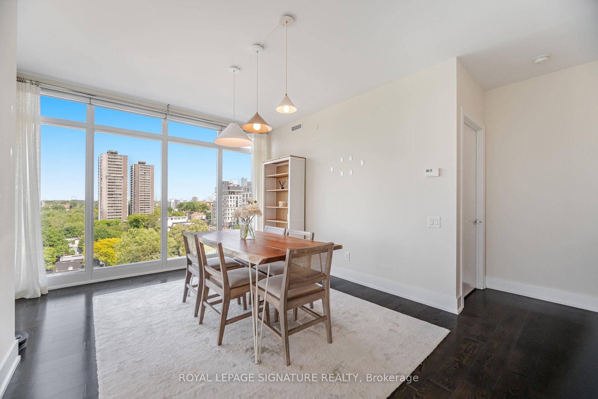 170 Avenue Road Unit 810 photo 13