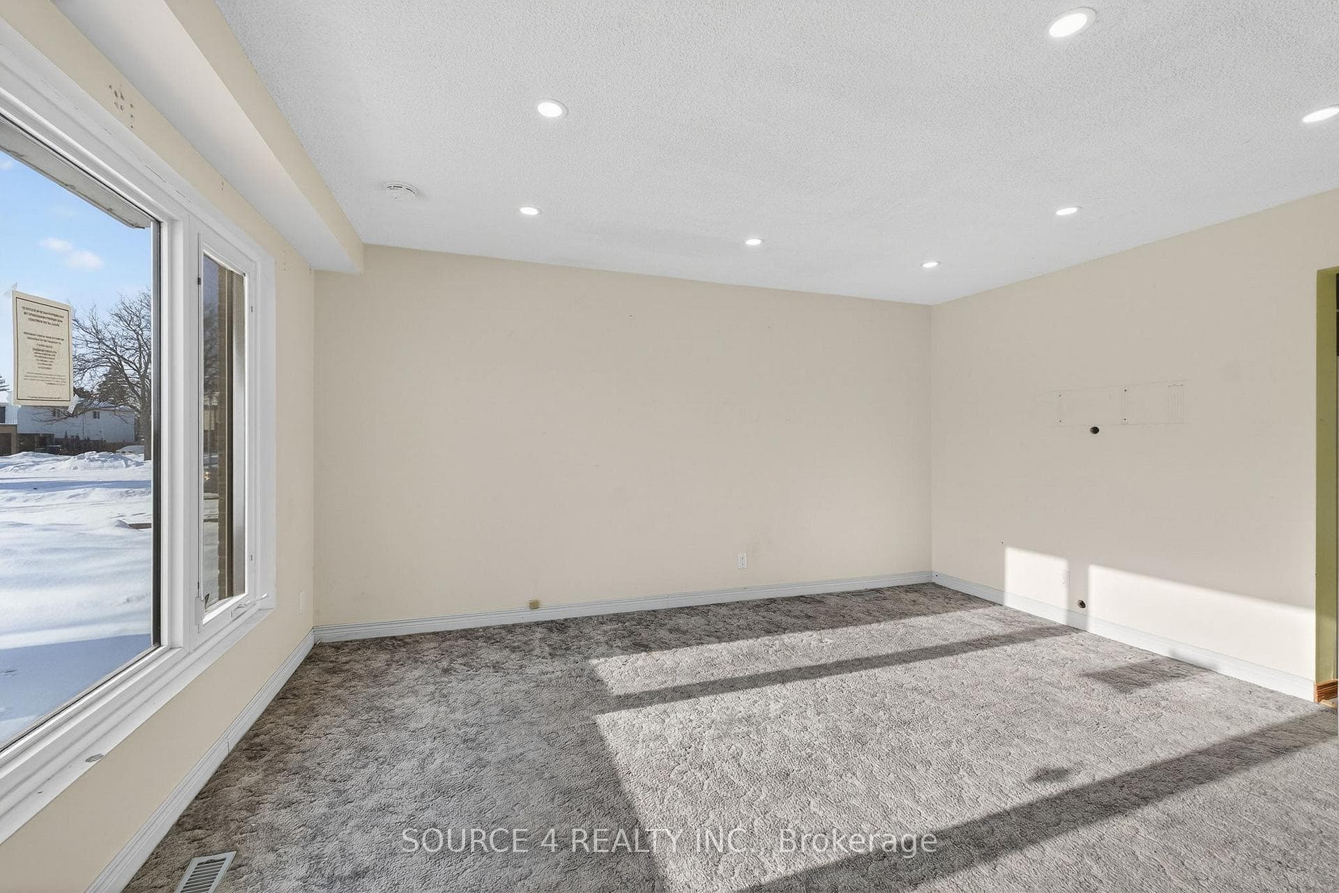 70 Griselda Crescent photo 4