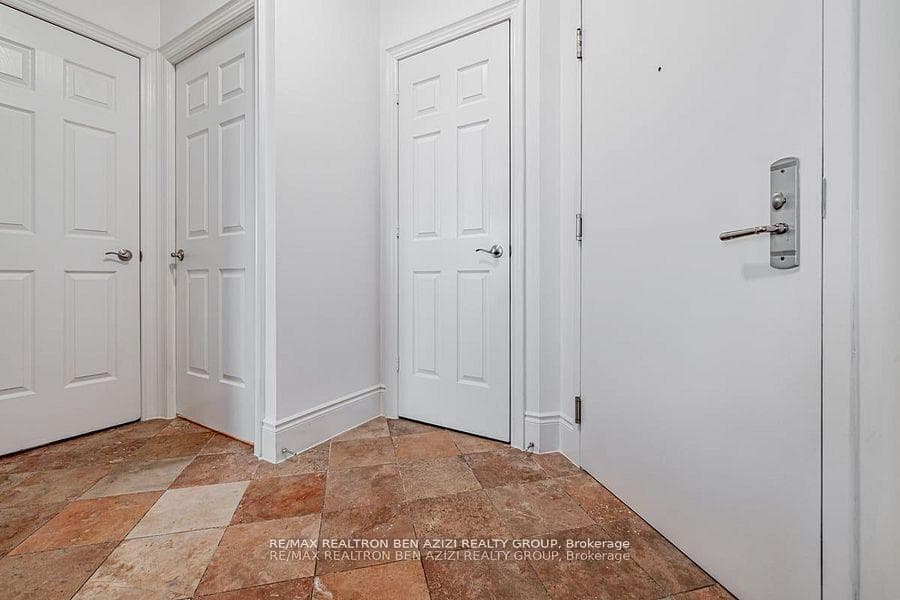 80 Harrison garden Boulevard Unit 2324 photo 2