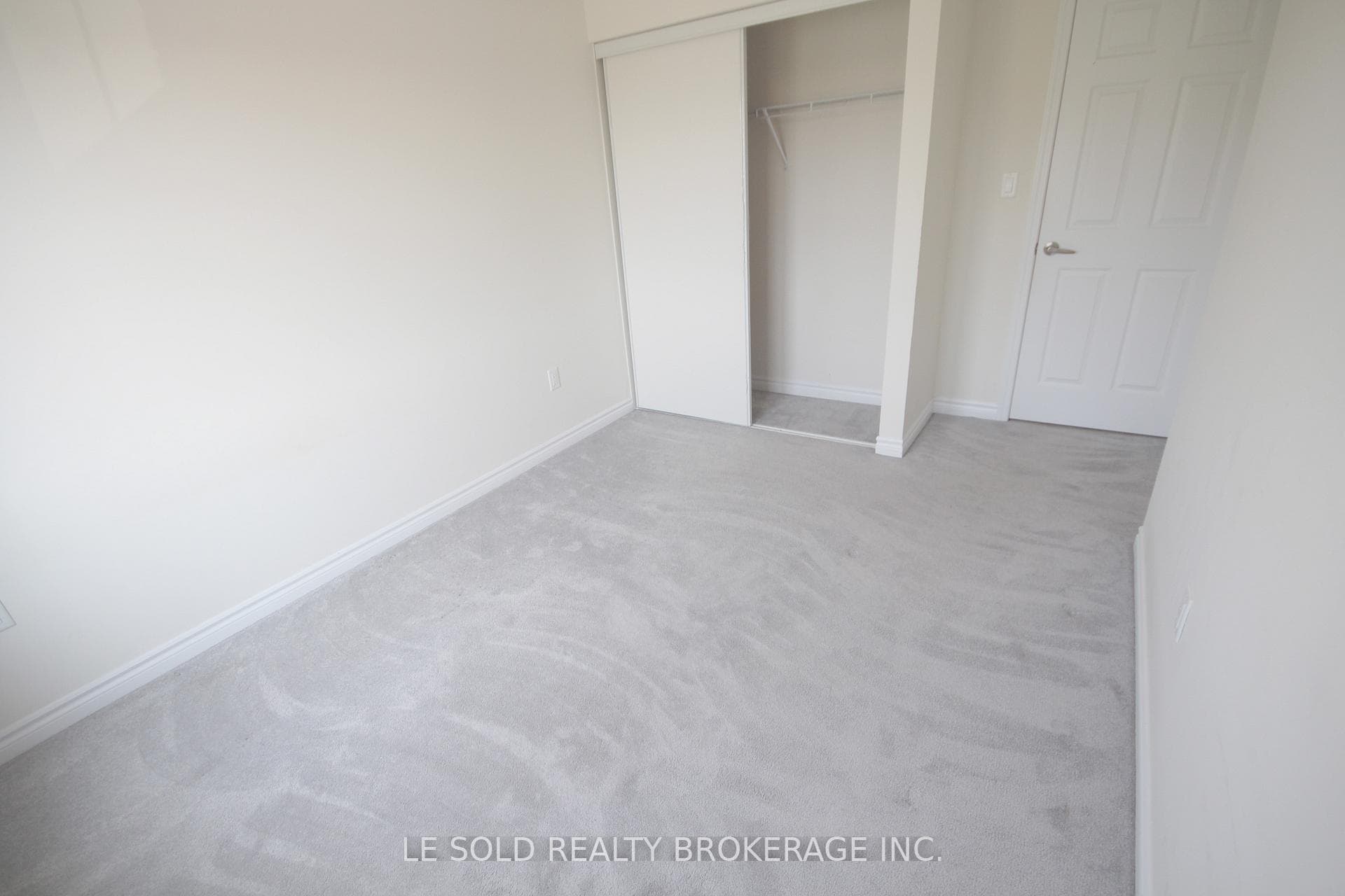90 Hutt Crescent photo 22