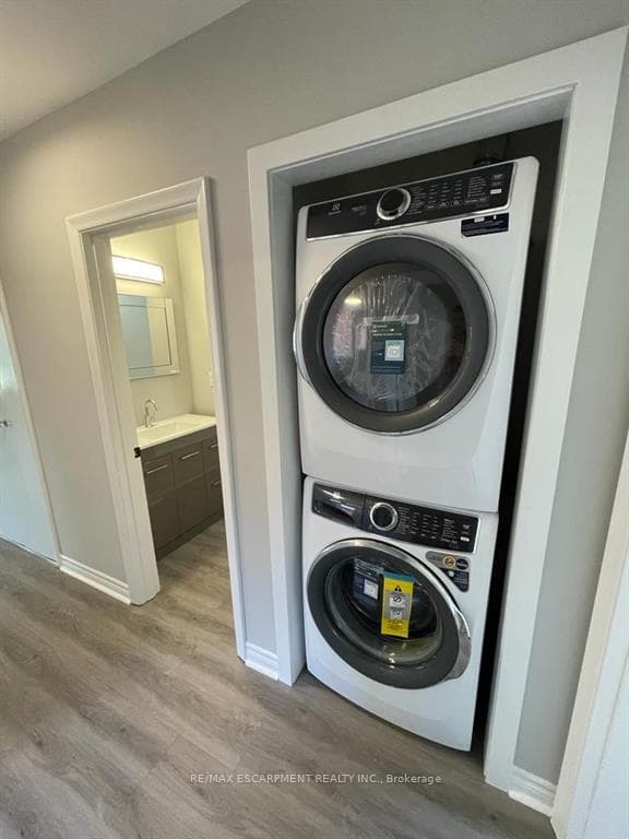 37 Goldfinch Road Unit Upper photo 11