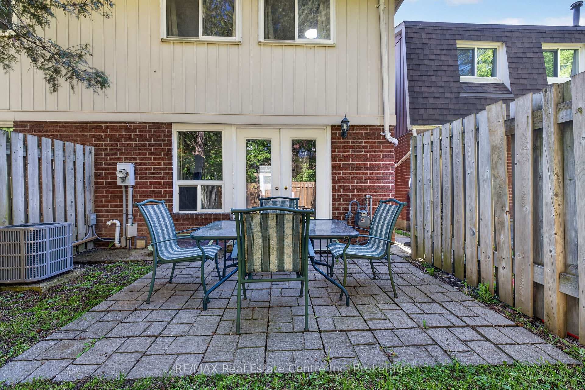 137 Dovercliffe Road photo 36