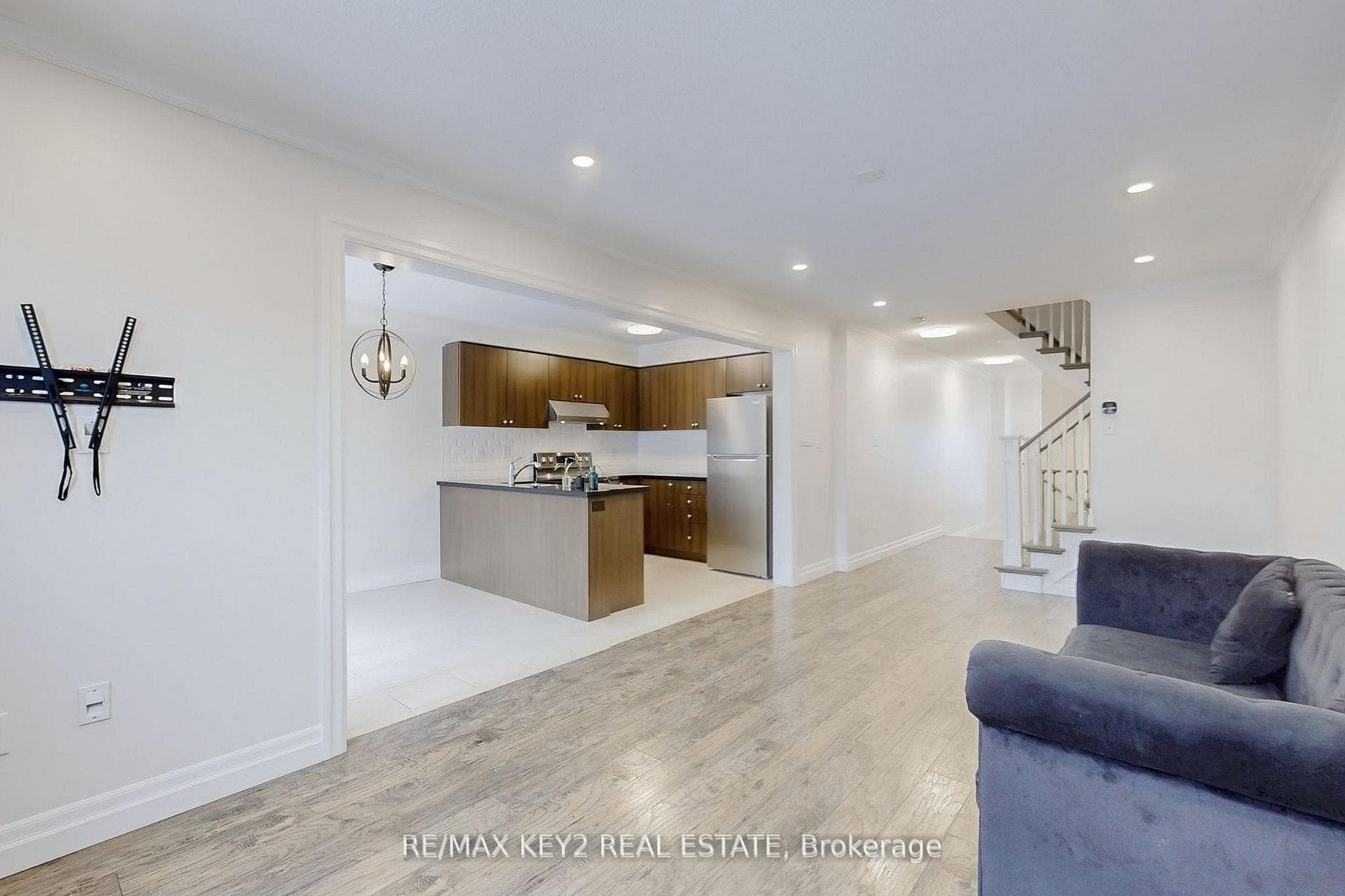 1617 Frolis Street photo 8
