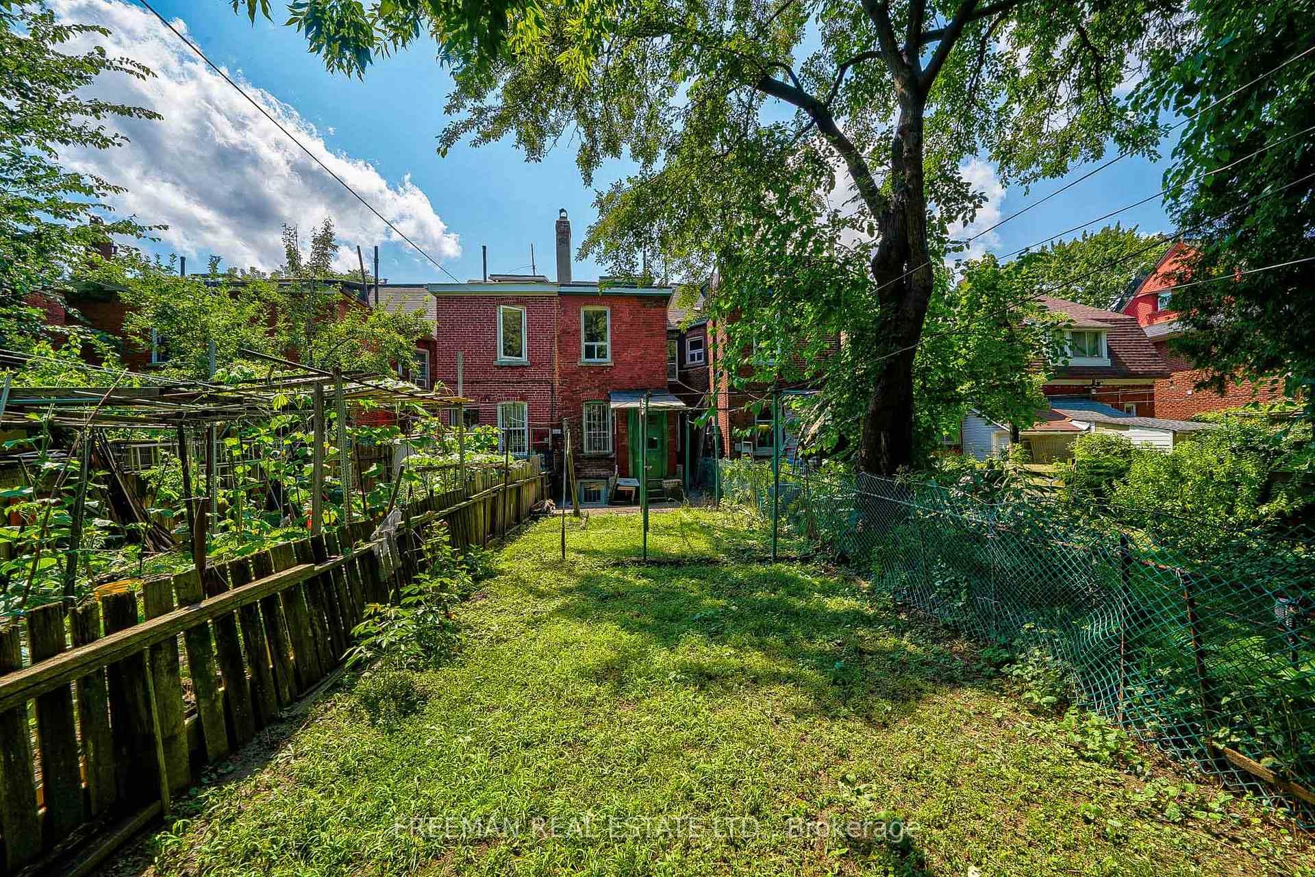 899 Bathurst Street photo 27