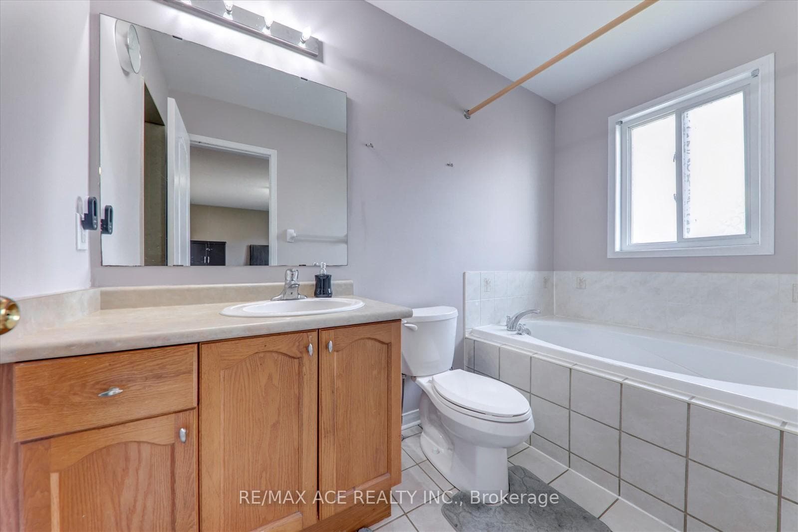 7 Glacier Crescent photo 22