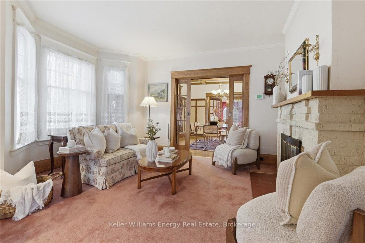 482 Simcoe Street photo 6