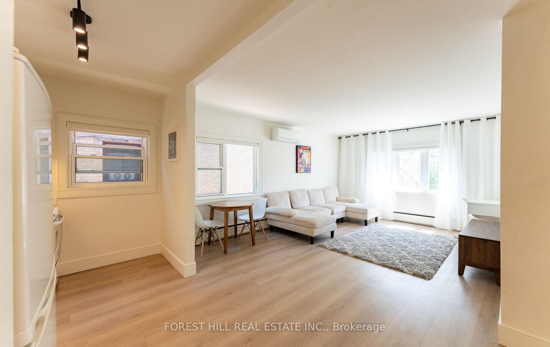 8 Victoria Street Unit 3 photo 3