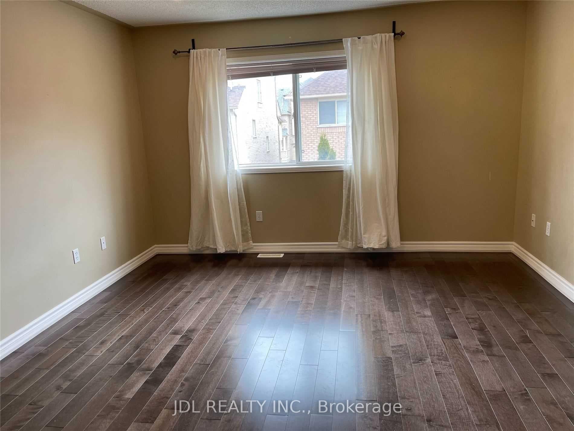 100 Orchard Hill Boulevard photo 13