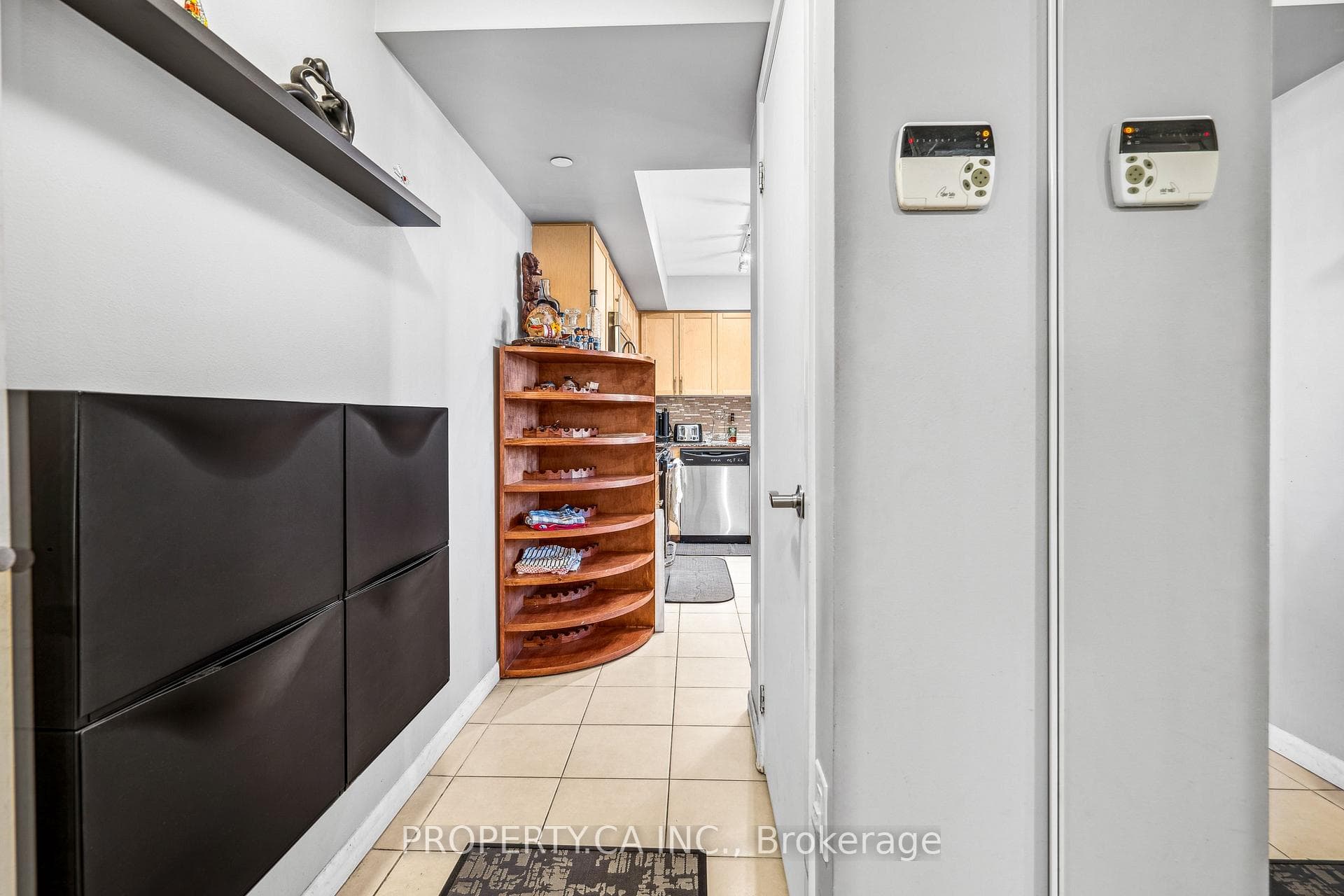 800 Lawrence Avenue Unit 306 photo 2