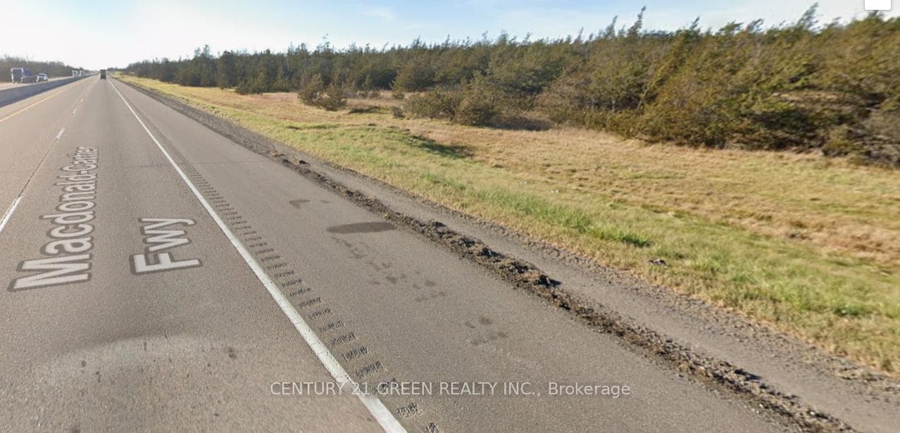 Property backs onto 401