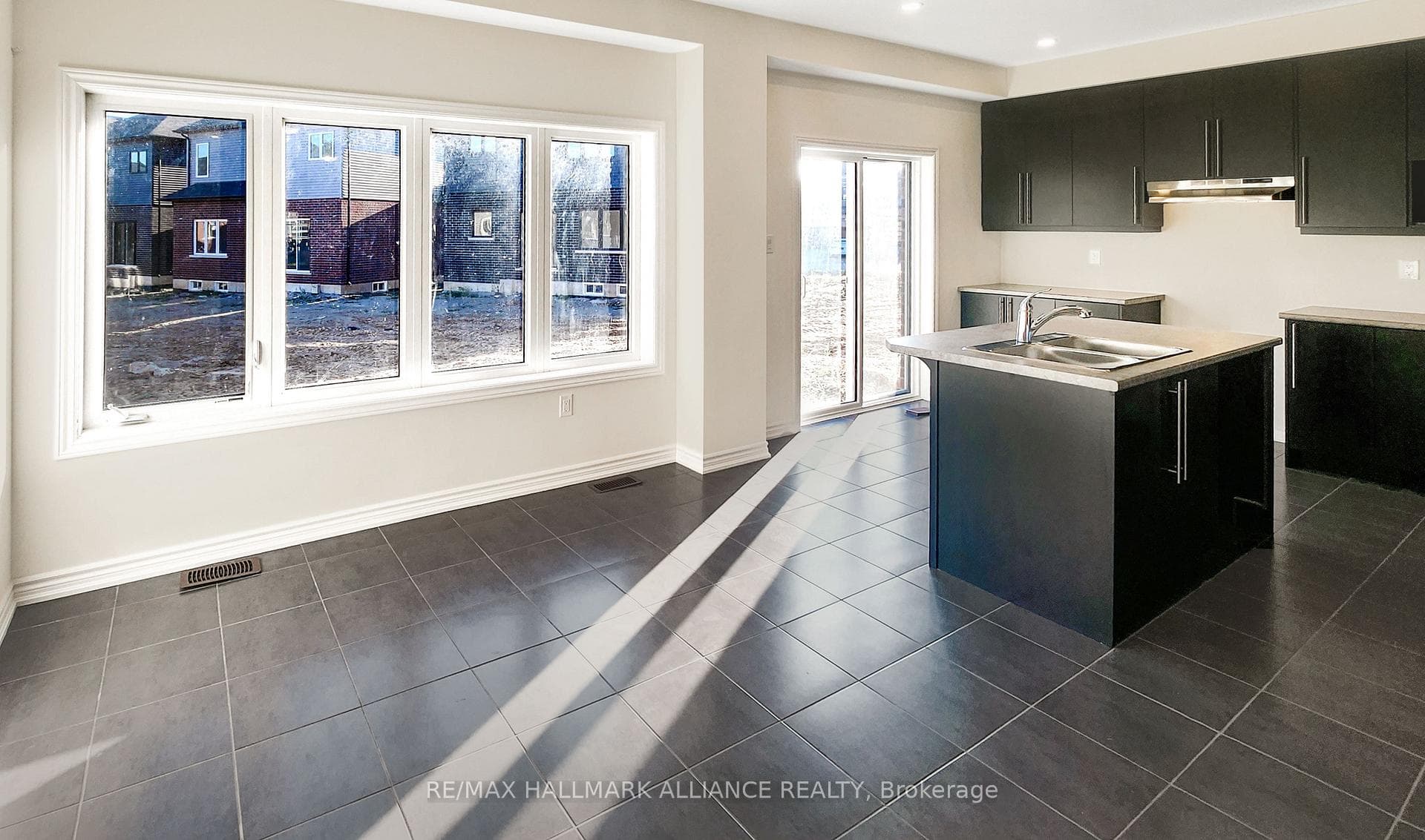 60 Macklin Street photo 8