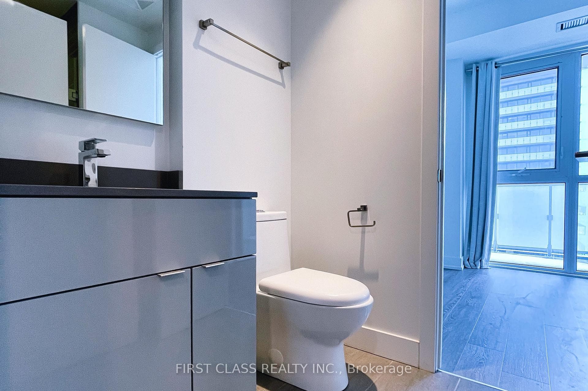 7 Grenville Street Unit 2305 photo 3