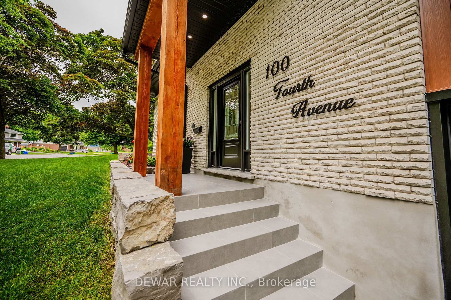 100 Fourth Avenue photo 4