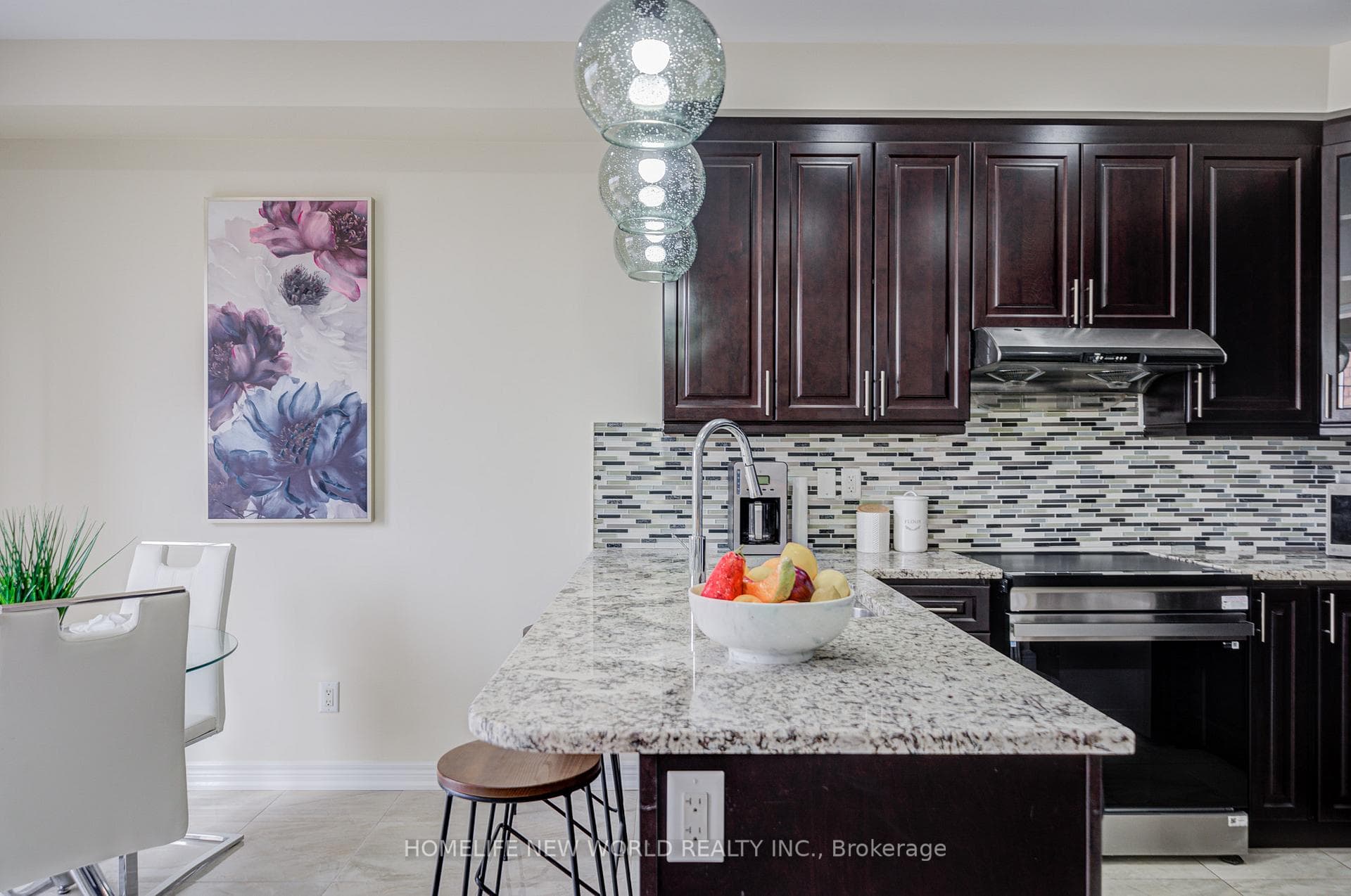 88 Roth Street photo 12