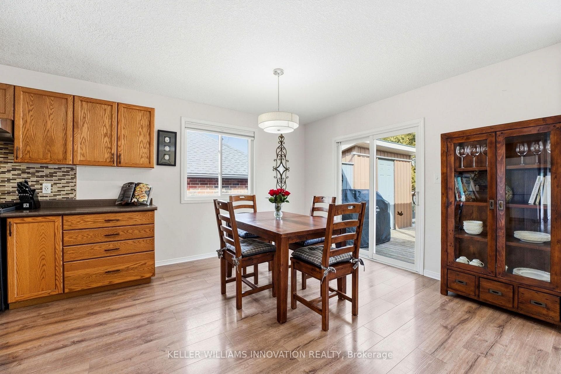 765 Reid Crescent photo 12