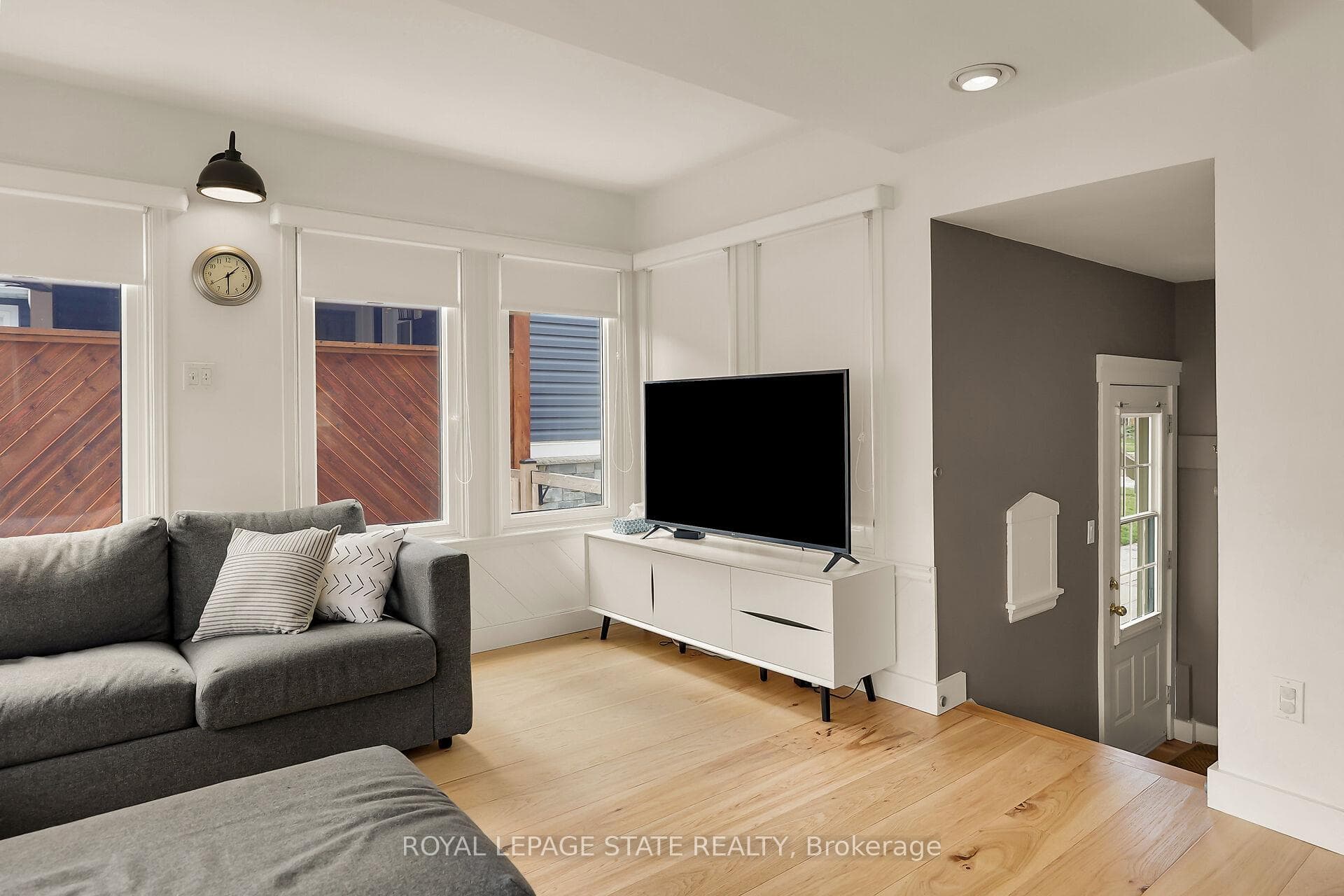 3 Nelles Boulevard photo 16