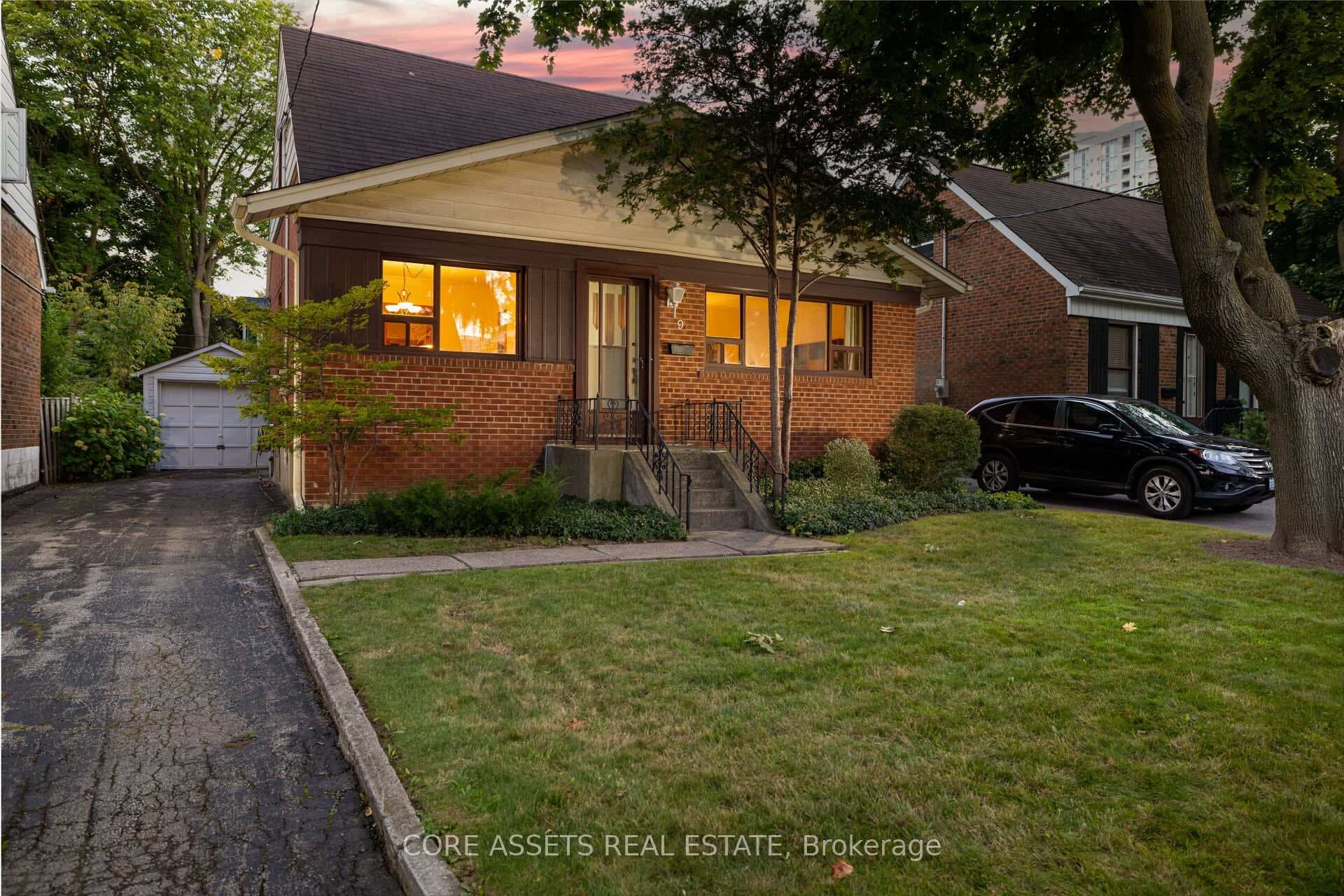 9 Lyndale Drive photo 1