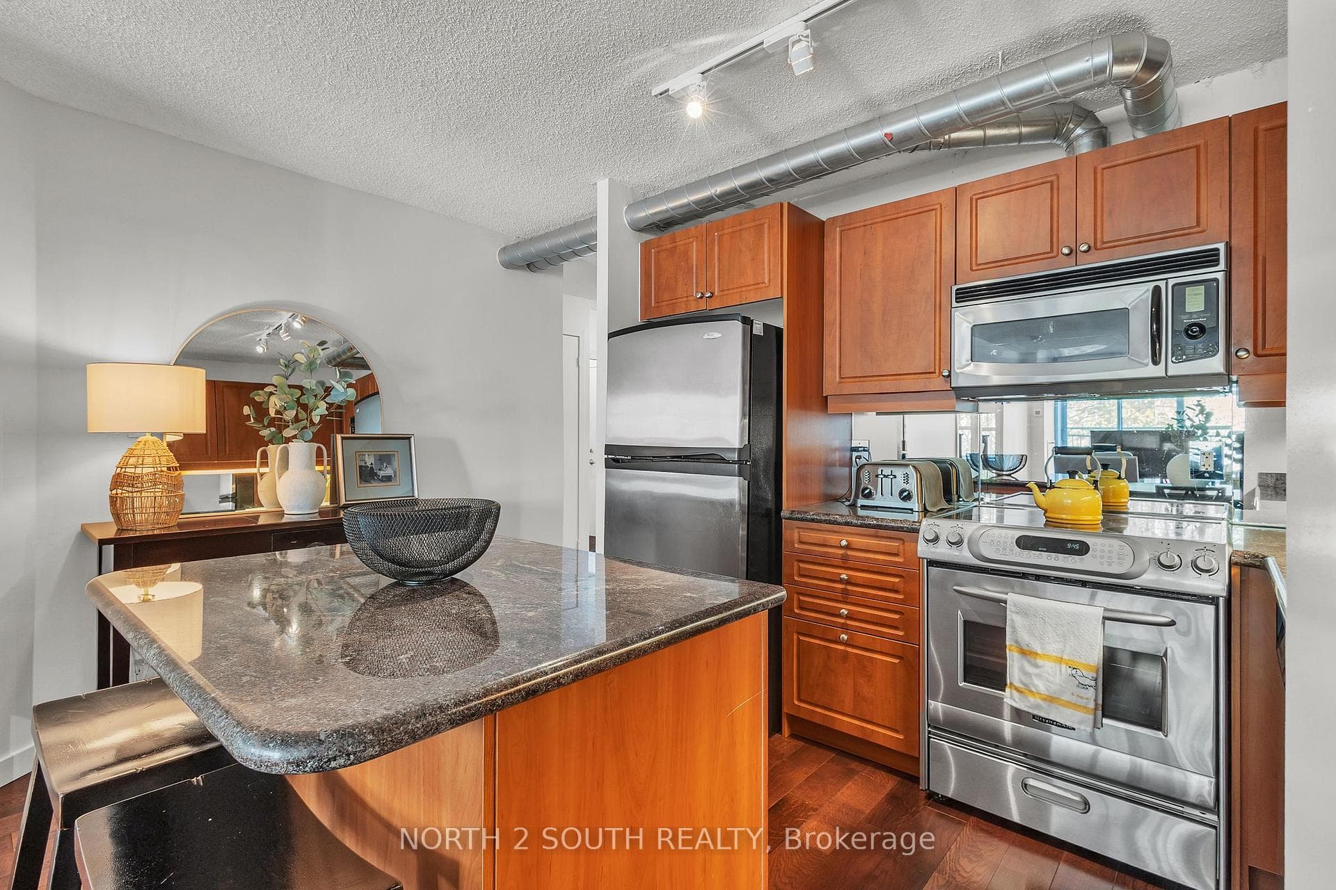 955 Queen Street Unit 202 photo 12