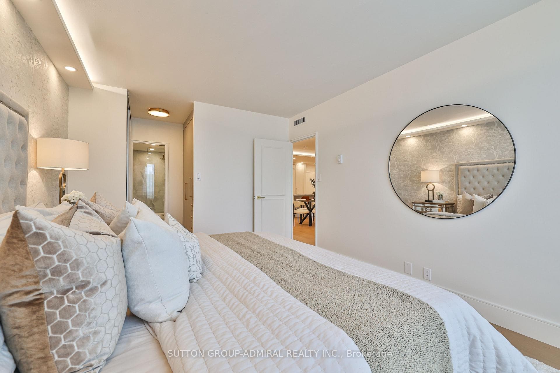 350 Lonsdale Road Unit 402 photo 29