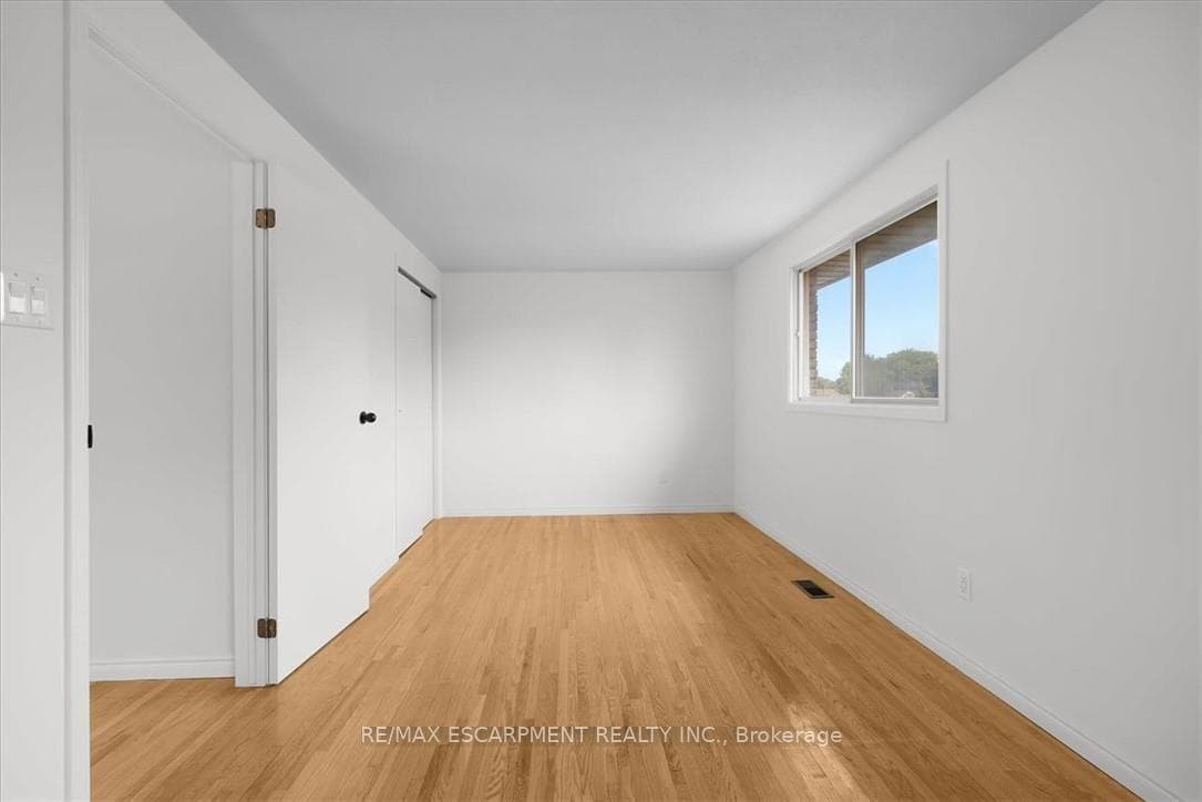 345 BERKINDALE Drive photo 25