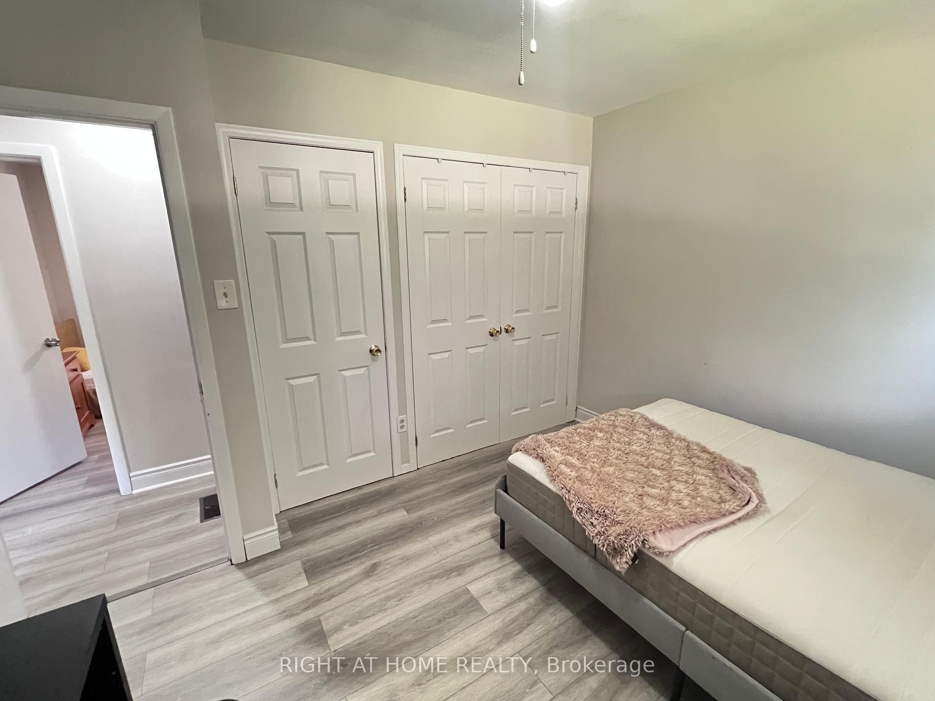 46 Radcliffe Crescent photo 26