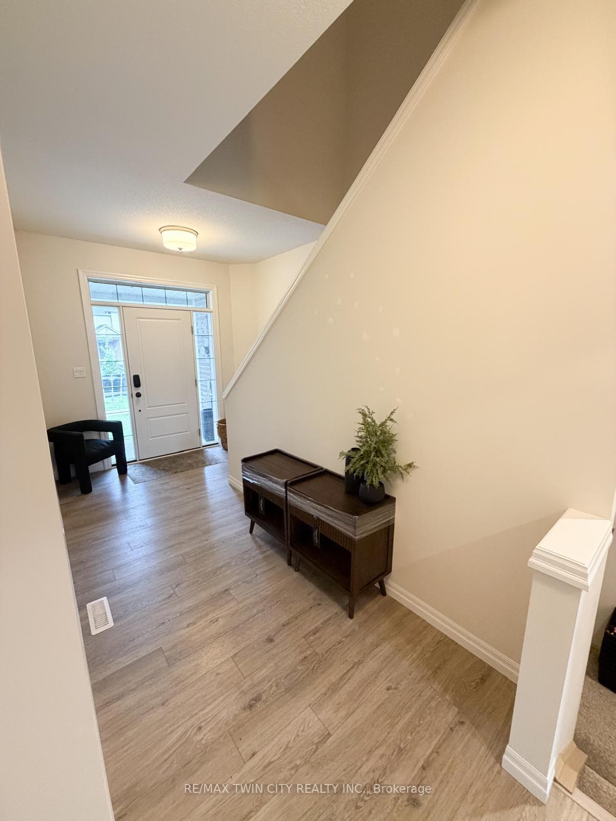 226 Renaissance Drive photo 3