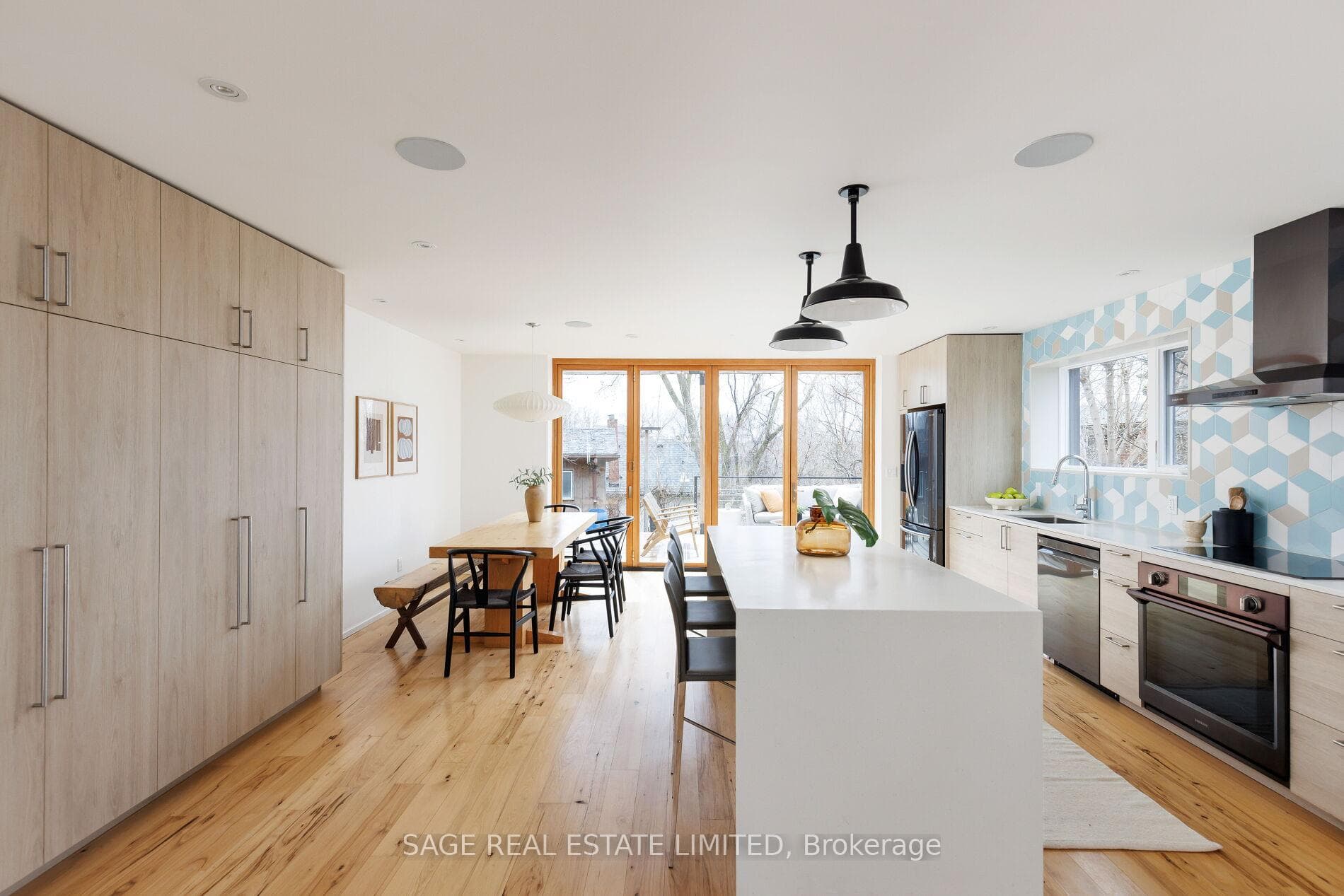 15 Woodenhill Court photo 12