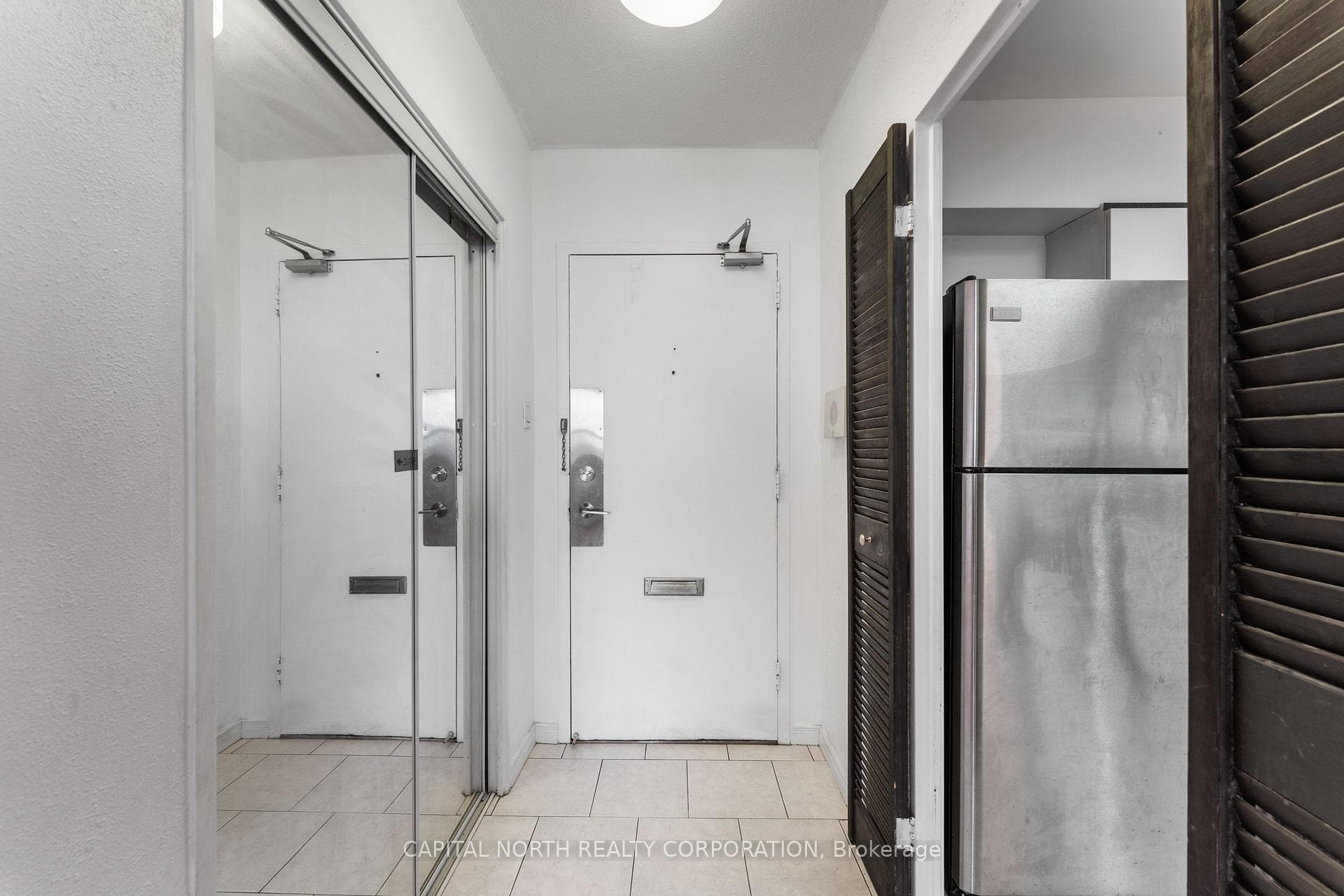 551 The West Mall N/A Unit 1620 photo 4
