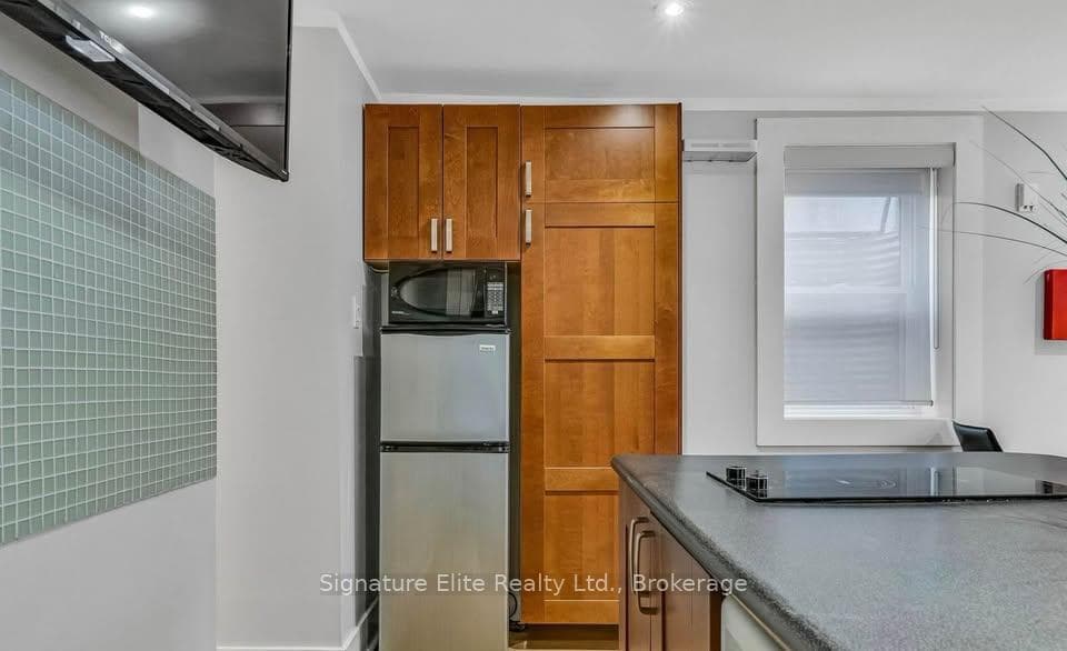 264 Howland Avenue Unit Bsmt photo 4
