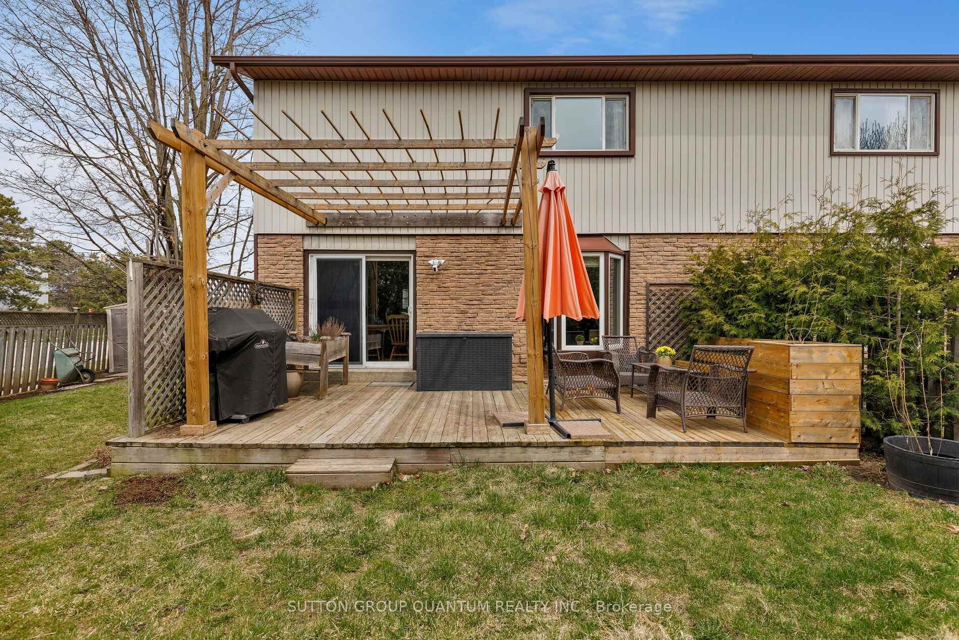 6378 ATHERLY Crescent photo 16
