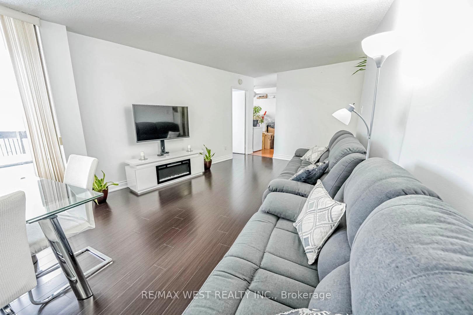50 Mississauga Valley Boulevard Unit 1016 photo 8