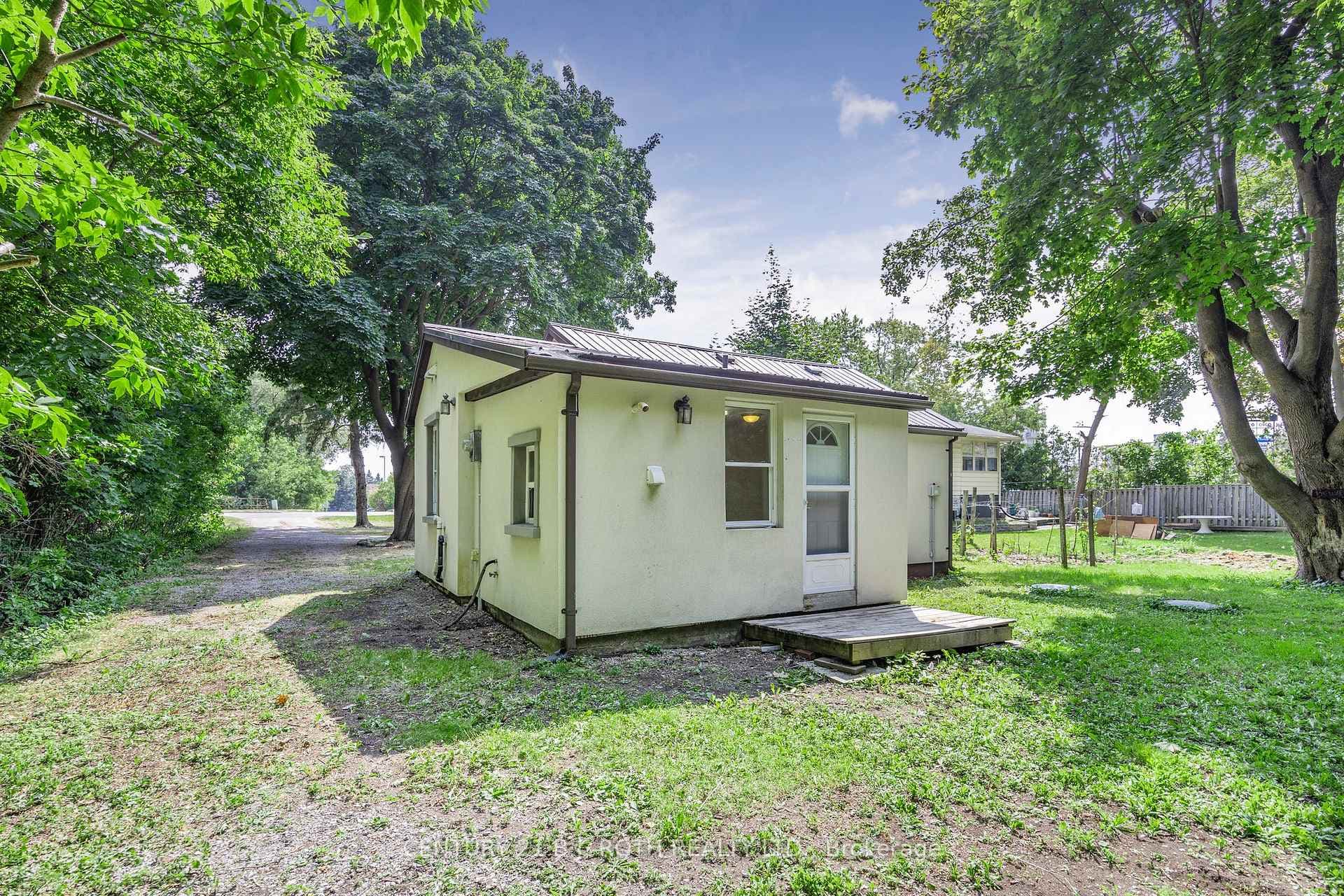 118 Wellington Street photo 26
