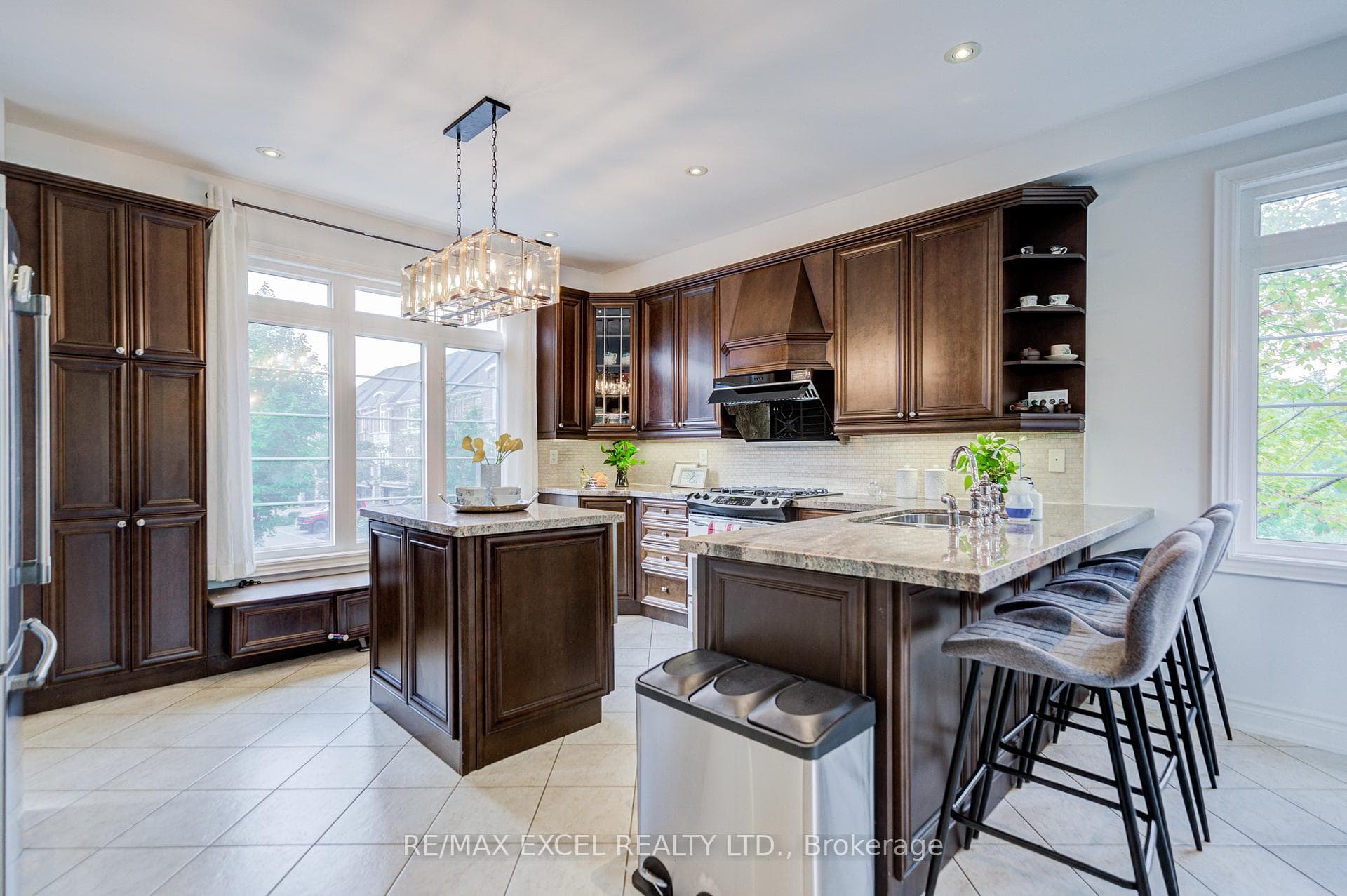144 Chapman Court photo 17