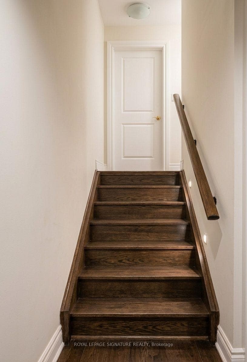 282 Aylesworth Avenue Unit All Inclusive Basement photo 2