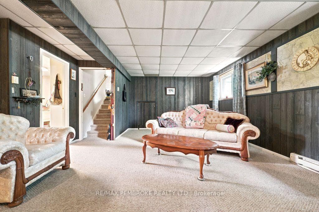 1656 Beachburg Road photo 28