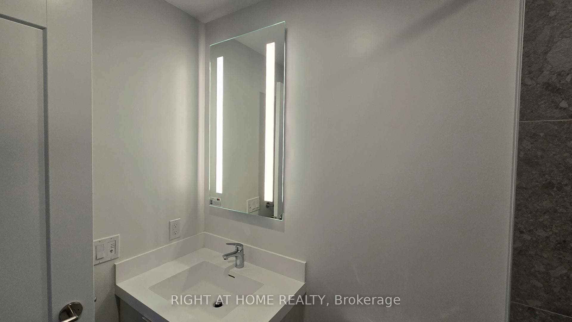 60 Central Park Road Way Unit 709 photo 27
