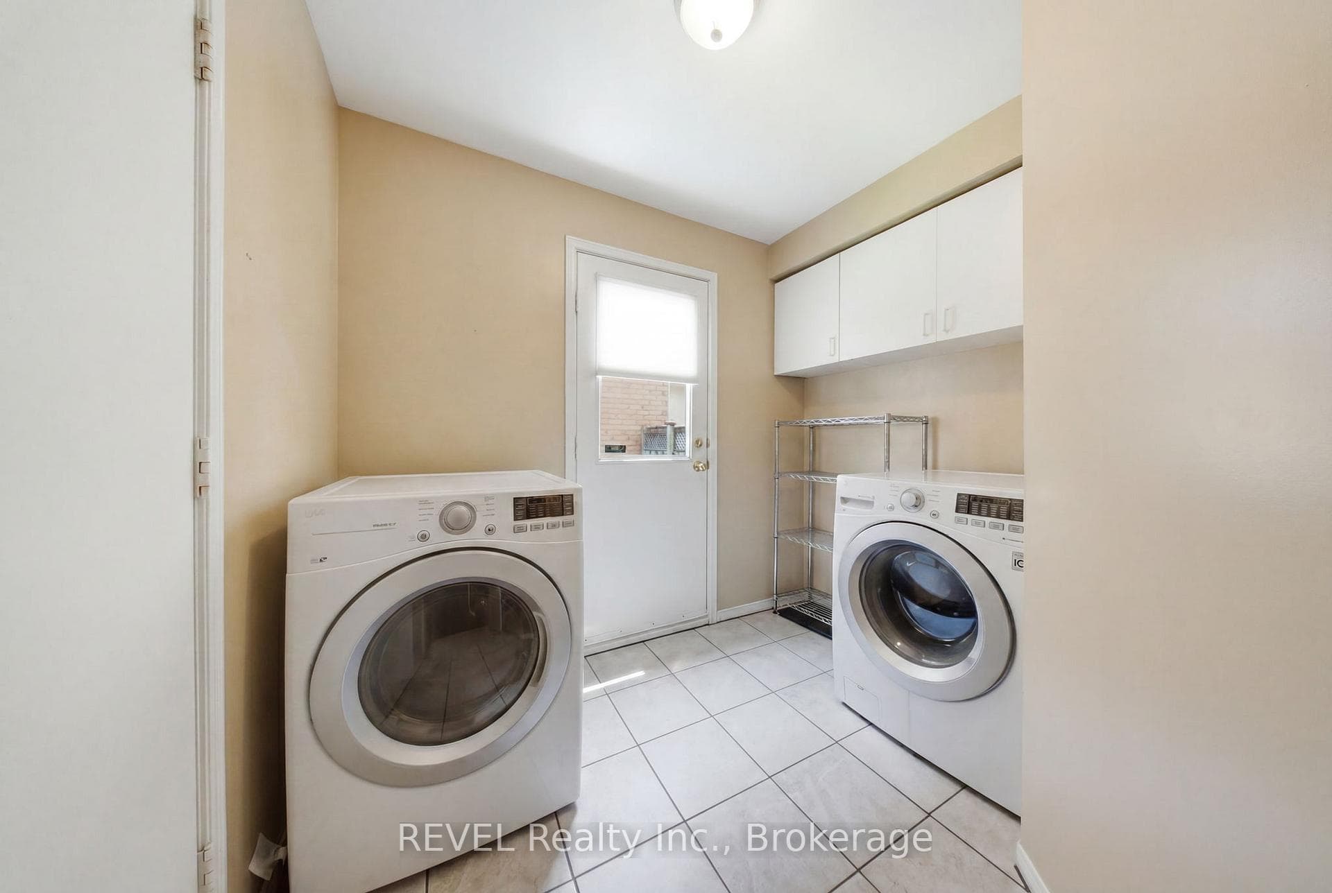 150 Fallingbrook Street photo 15