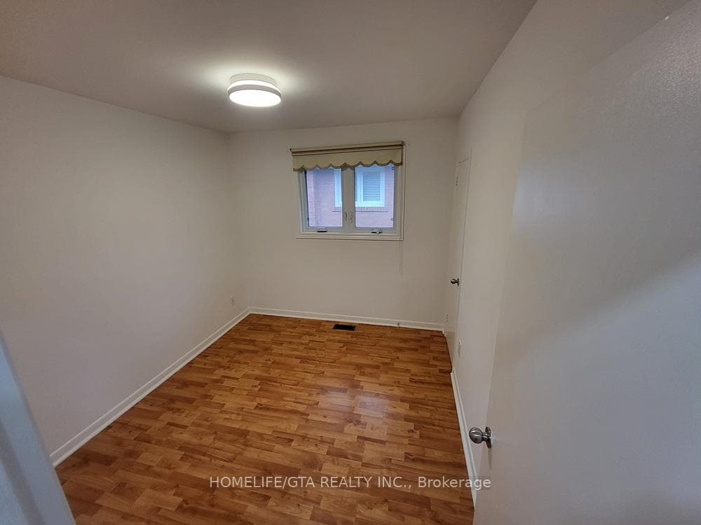 73 Benshire Drive photo 4