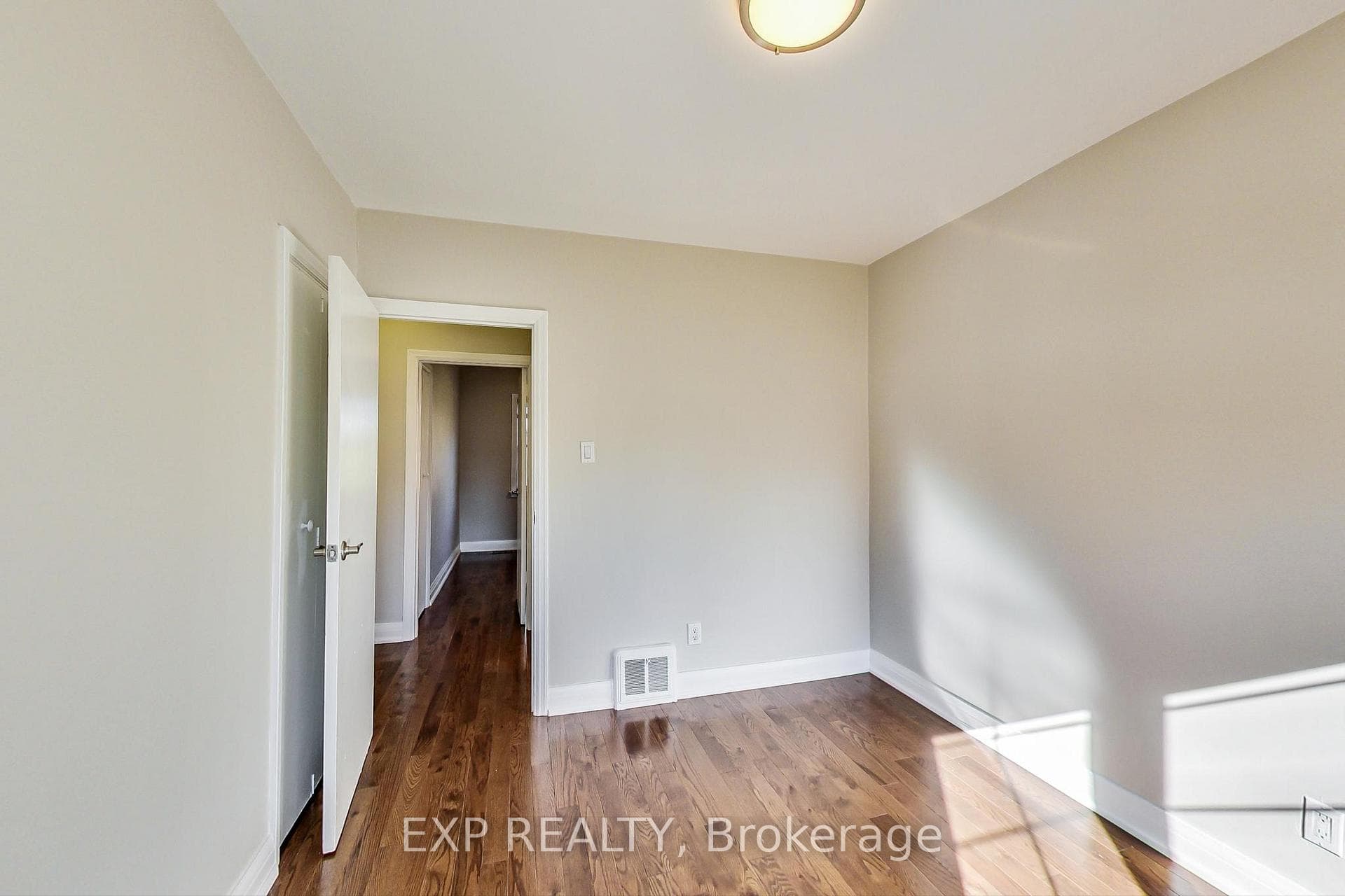 44 Dixon Road photo 17