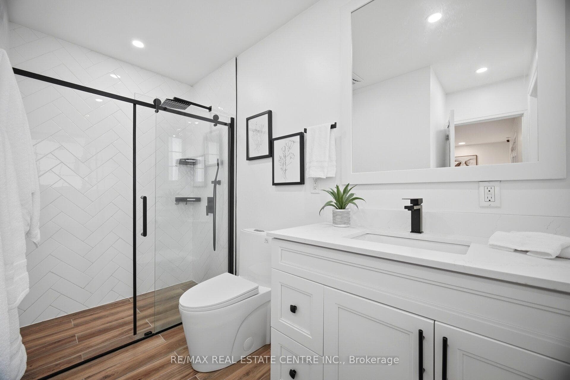 1376 Royal Drive photo 24