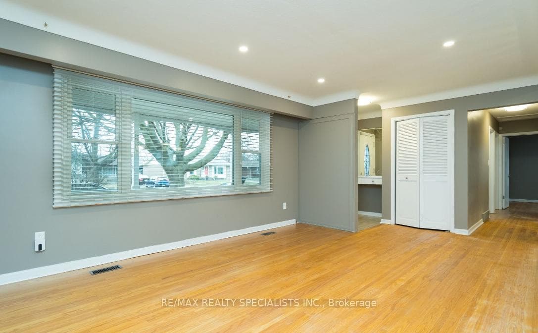 34 Royal Manor Drive Unit Main photo 3