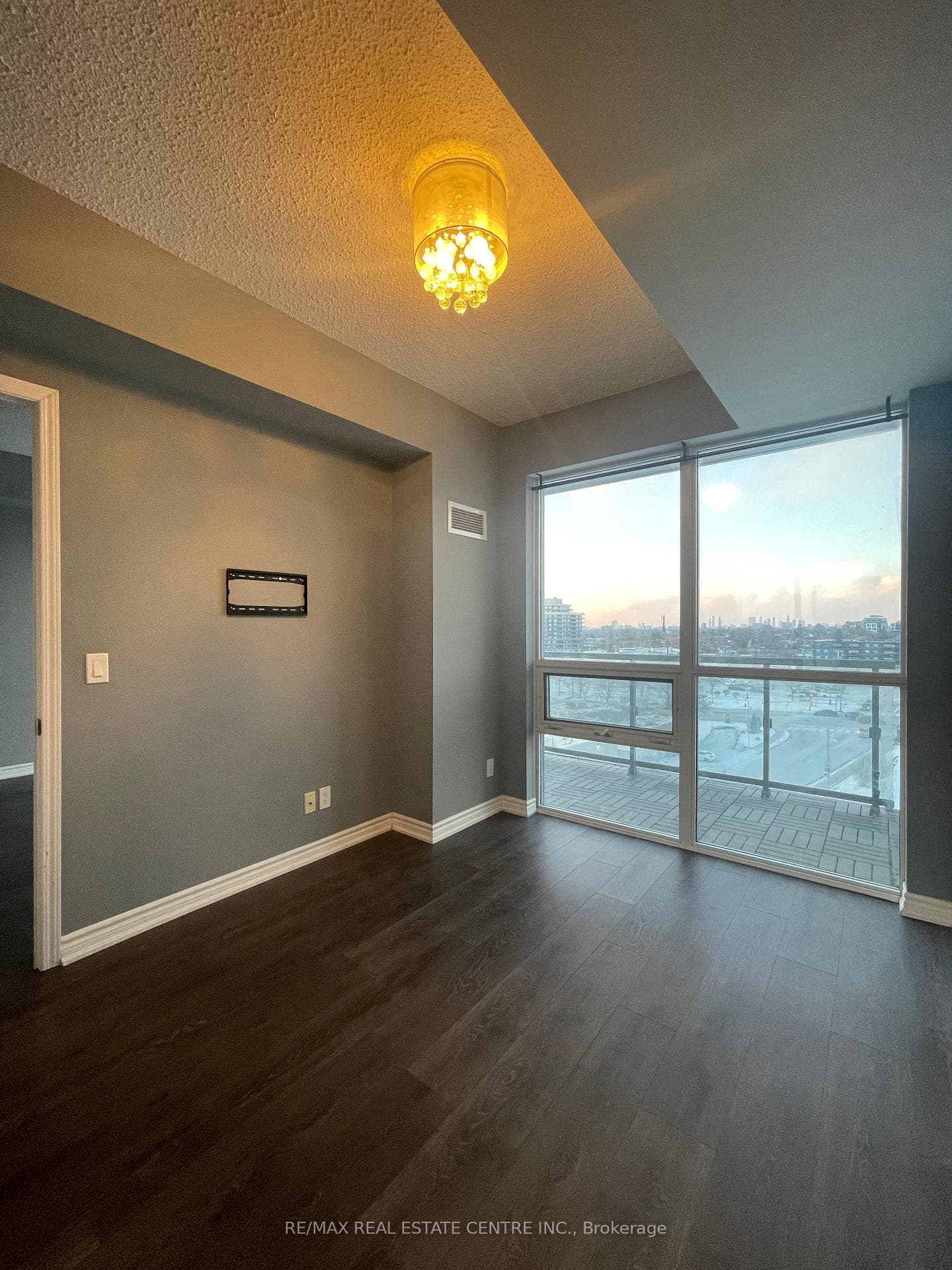 15 James Finlay Way Unit 807 photo 16