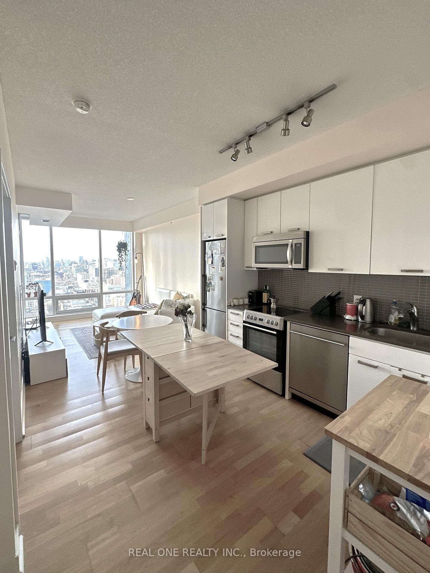 295 Adelaide Street Unit 3103 photo 2
