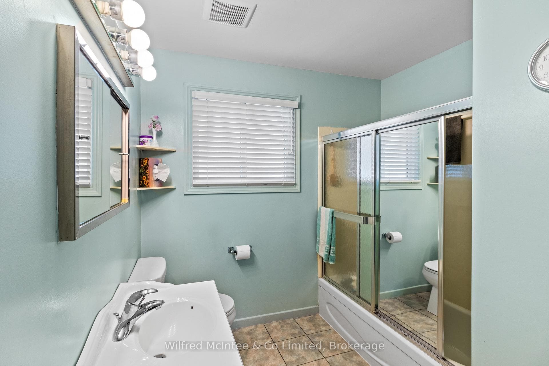 455 Bruce Street photo 32