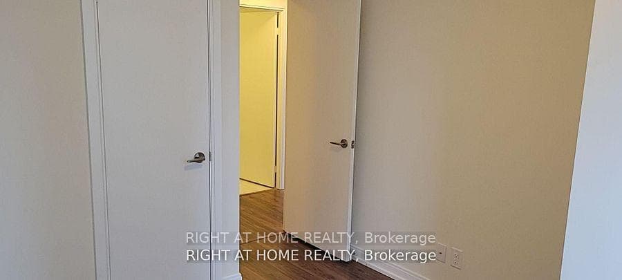 151 Village Green Square Unit 2702 photo 23