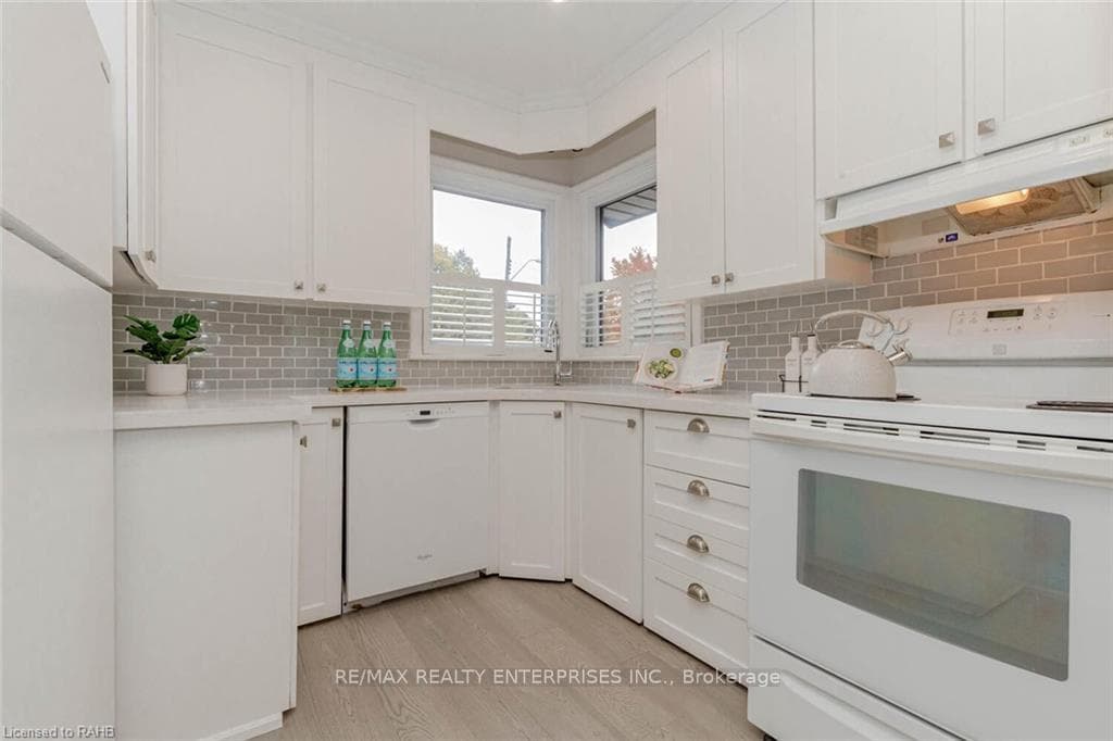 128 Clarendon Avenue Unit Main photo 8