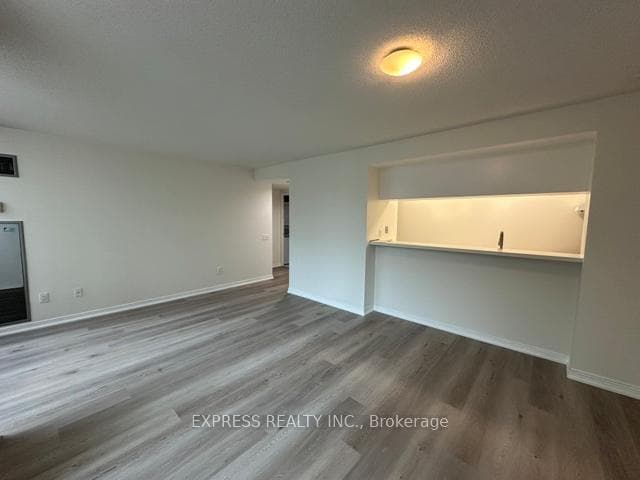942 Yonge Street Unit 512 photo 2